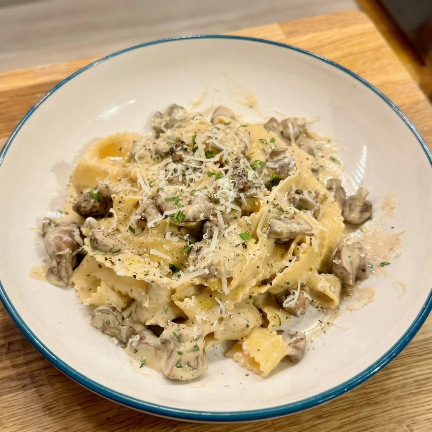 AYS KEBAP Kremalı Tavuklu Mantarlı Makarna